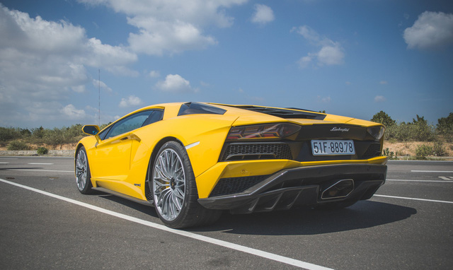 Lamborghini Aventador S cùng dàn siêu xe diễu hành tại Phan Thiết